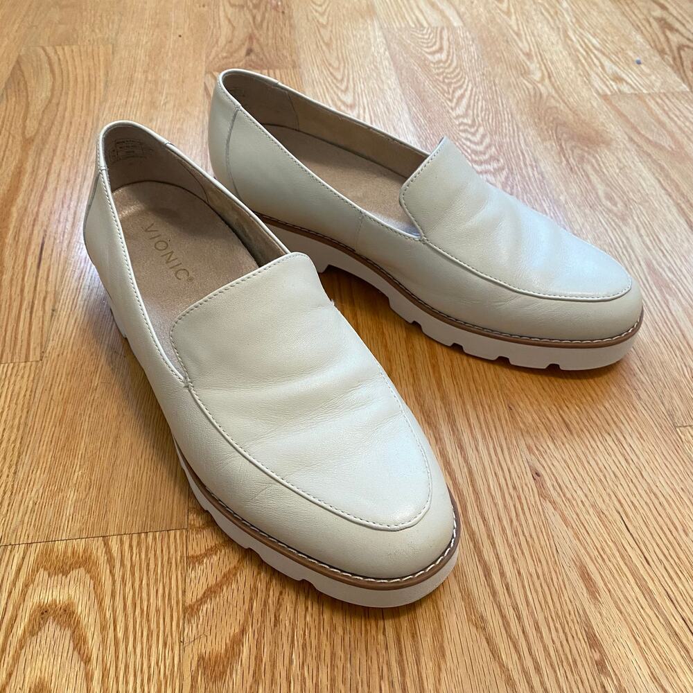 Vionic Kensley loafers, 8.5 WIDE, cream leather